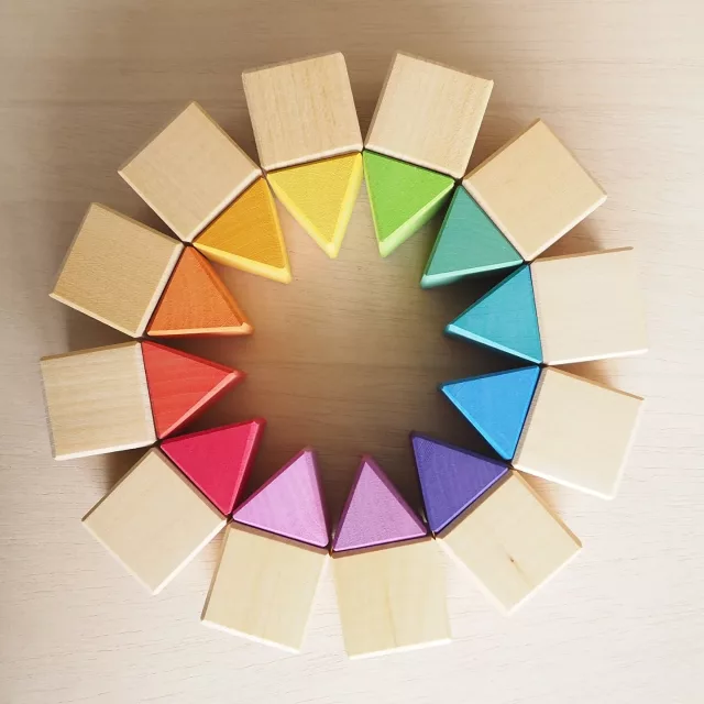 🌈 Geometrías y colores 🌈 

🔸12 cubos al natural 
🔸Primas triangulares

#ocamora #woodentoys #woodenblocks
#openendedplay
#openendedtoys #juegodesestructurado #geometric #geometria #coloringtheworld