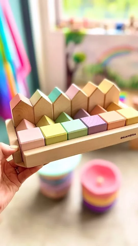 Playing with our "Casitas y cubos pastel" and @stapelstein.original 🩵

🎥 By @metsa_toyshop 🩷

#ocamora #woodentoys #openendedtoys #woodentoys #handmade #hechoamano #playing #playmatters #ocamora_japan